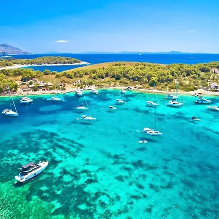 Viu2 Castle * Kastela