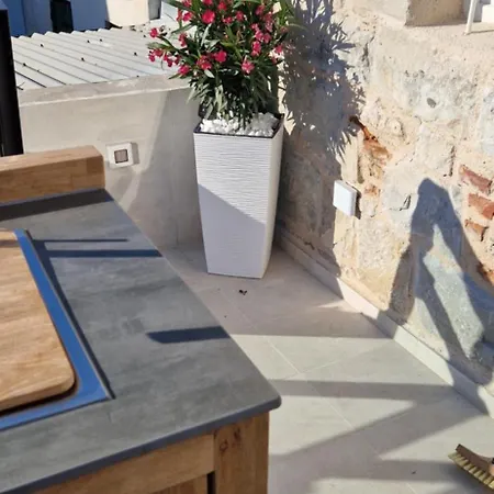 Viu2 Castle Kastela