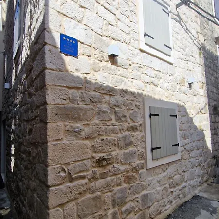 Viu2 Castle Kastela
